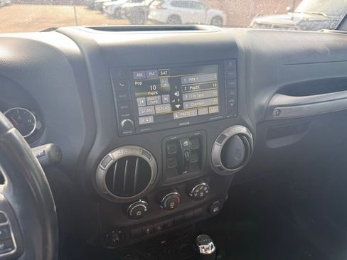 Used 2017 Jeep Wrangler Unlimited Sport w/ Quick Order Package 24S AWD/4WD image 21