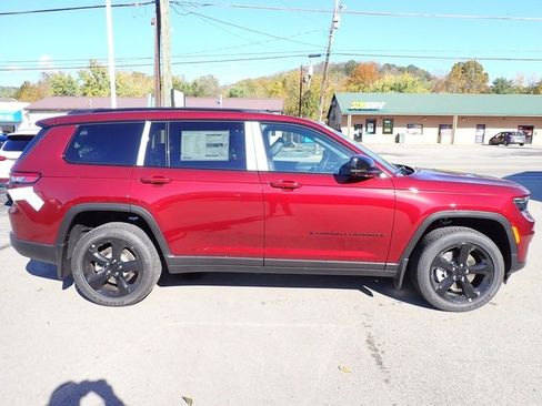 New 2025 Jeep Grand Cherokee L Altitude image 8