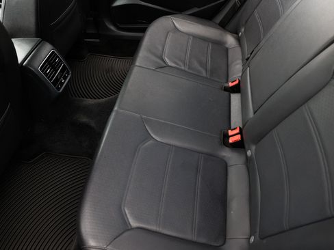 Used 2018 Volkswagen Passat 2.0T SE image 10