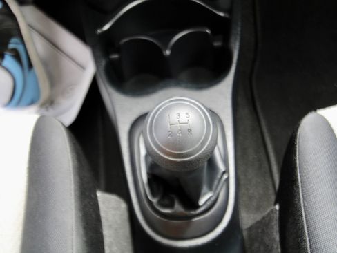 Used 2012 Toyota Yaris L image 18