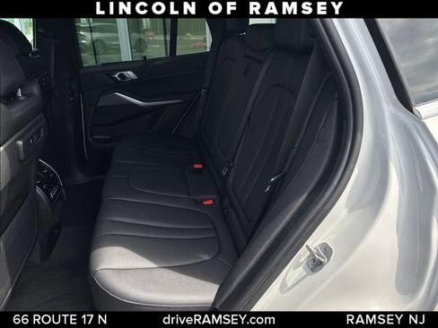 Used 2022 BMW X5 xDrive40i w/ Premium Package AWD/4WD image 22