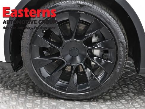 Used 2022 Tesla Model Y Long Range image 29