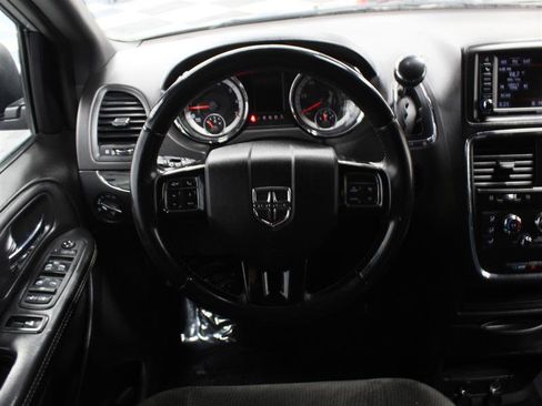 Used 2018 Dodge Grand Caravan SE image 14