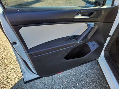 Used 2018 Volkswagen Tiguan SEL image 23