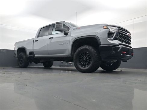 Used 2024 Chevrolet Silverado 2500 ZR2 w/ Technology Package image 23