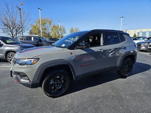 Used 2024 Jeep Compass Trailhawk image 2