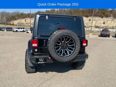 Used 2021 Jeep Wrangler Unlimited Sahara w/ Uconnect 4C Nav & Sound Group image 5