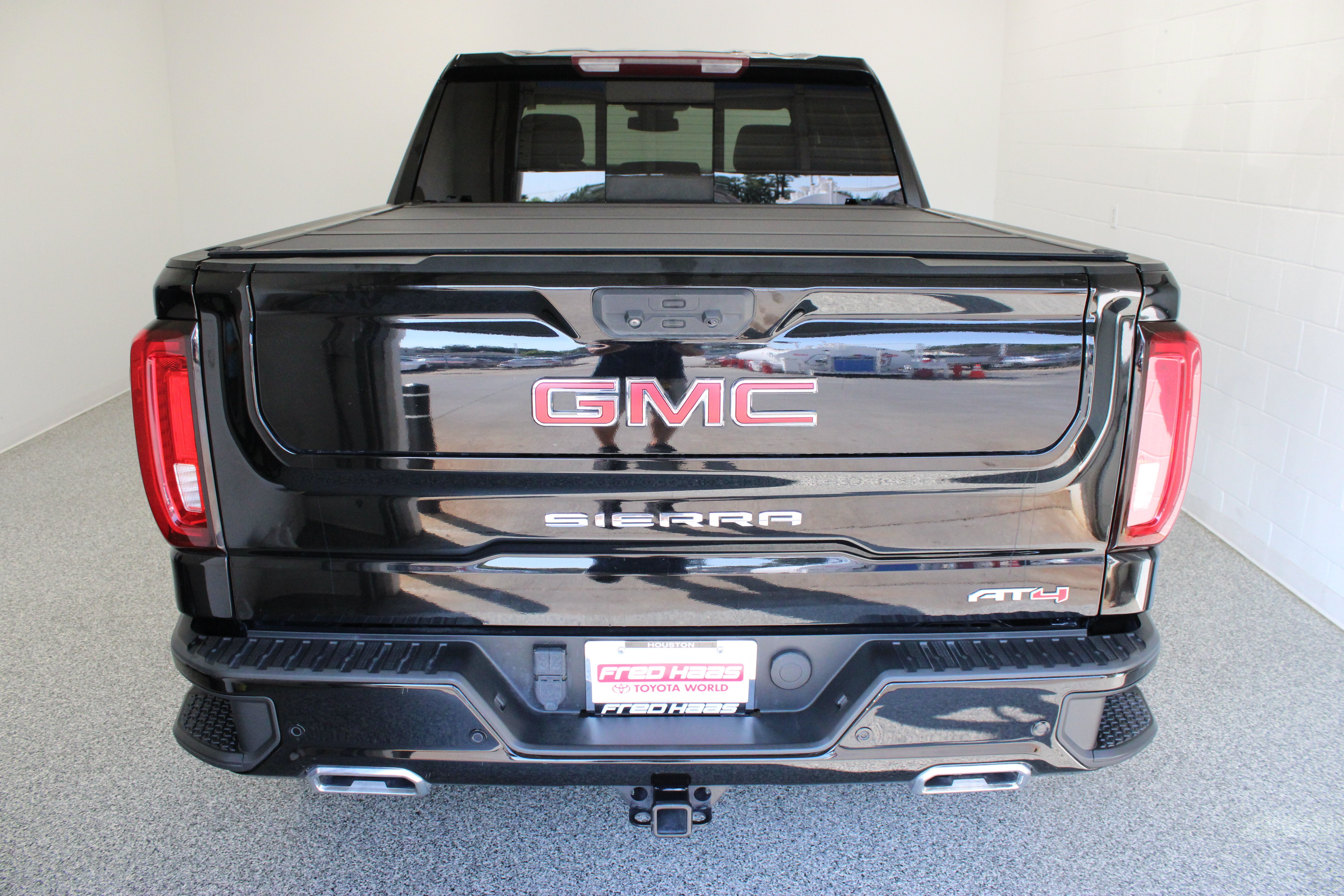 Used 2023 GMC Sierra 1500 AT4 w/ AT4 Preferred Package AWD/4WD image 8