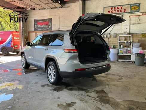 Used 2023 Jeep Grand Cherokee L Limited w/ Trailer Tow Group (B) AWD/4WD image 21