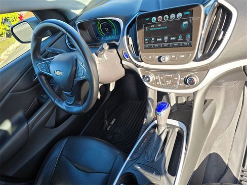Used 2017 Chevrolet Volt LT w/ Comfort Package image 11