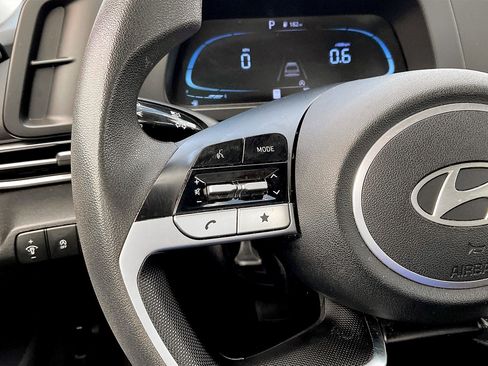 Used 2024 Hyundai Elantra SE image 16