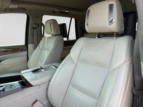 Used 2021 Cadillac Escalade Sport Platinum w/ LPO, ONYX Package AWD/4WD image 23