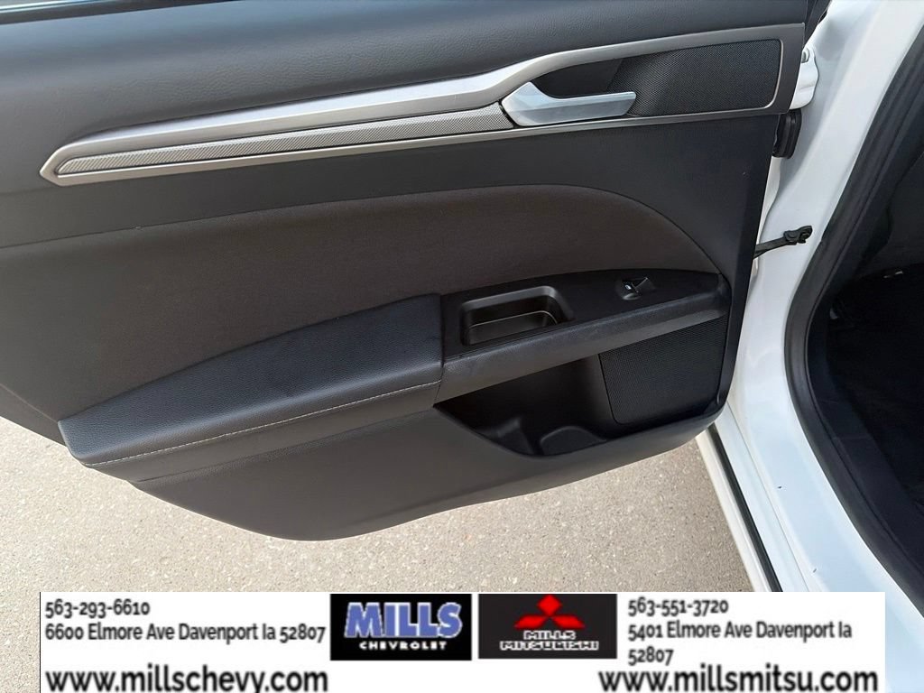 Used 2017 Ford Fusion SE w/ Fusion SE Technology Package FWD image 22