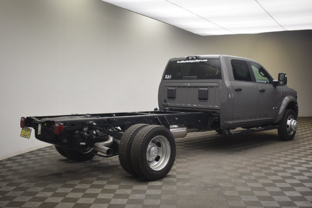 New 2026 RAM 5500 4x4 Crew Cab image 5