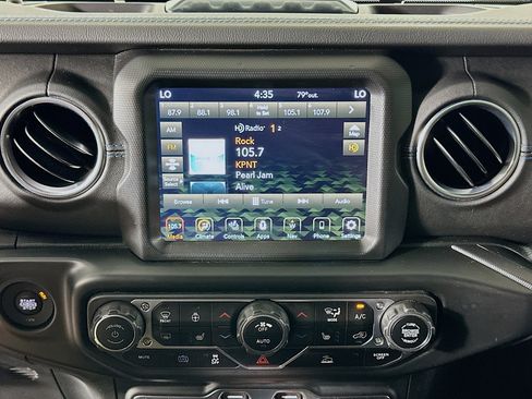 Used 2022 Jeep Wrangler Unlimited Rubicon 4xe w/ Cold Weather Group AWD/4WD image 19