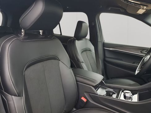 New 2026 Jeep Grand Cherokee Altitude RWD image 17