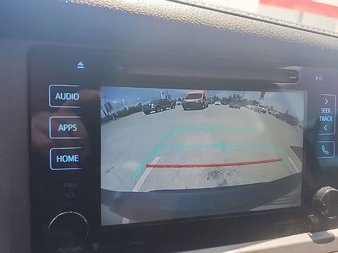 Used 2017 Toyota Sienna SE Premium FWD image 4