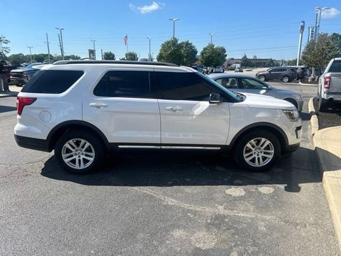 Used 2018 Ford Explorer XLT w/ Equipment Group 202A AWD/4WD image 3