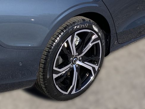 New 2024 Volvo S60 B5 Plus w/ Climate Package image 23