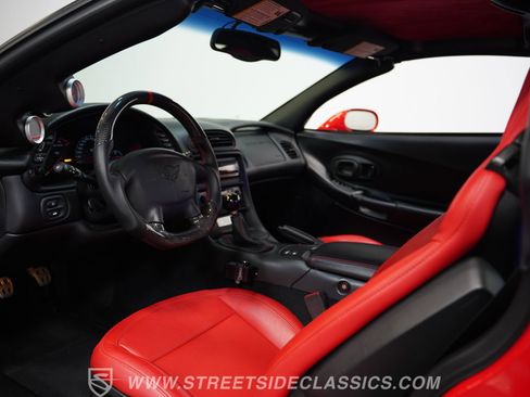 Used 2001 Chevrolet Corvette Coupe w/ Preferred Equipment Group2 image 4