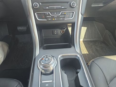 Used 2018 Ford Fusion SE w/ Fusion SE Technology Package FWD image 15