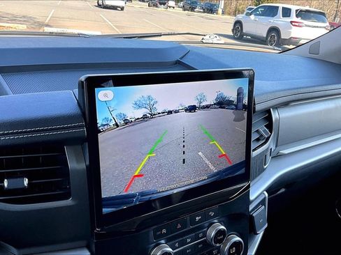 Used 2024 Ford Expedition XLT image 11