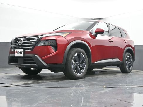 Used 2025 Nissan Rogue SV AWD/4WD image 48