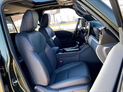 Used 2025 Lexus GX 550 w/ Accessory Package (2T) image 8