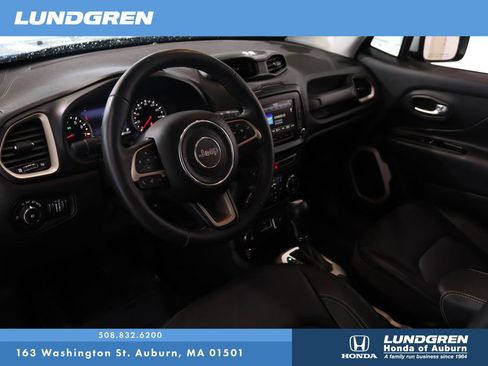 Used 2016 Jeep Renegade Limited image 3