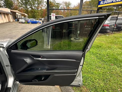 Used 2018 Toyota Camry SE image 29