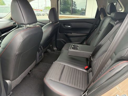 Used 2025 Nissan Rogue SV AWD/4WD image 5