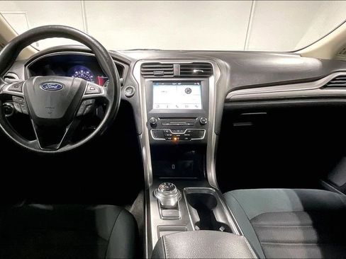 Used 2018 Ford Fusion SE w/ Fusion SE Technology Package image 18