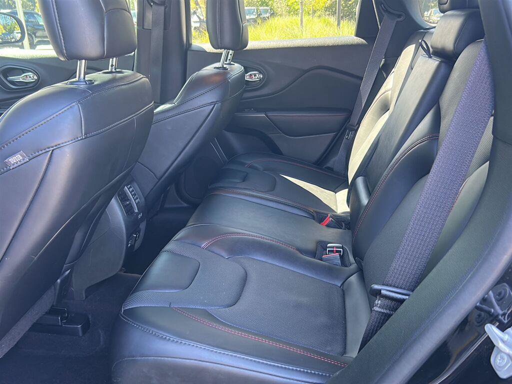 Used 2022 Jeep Cherokee Trailhawk w/ Premium Leather Package AWD/4WD image 5