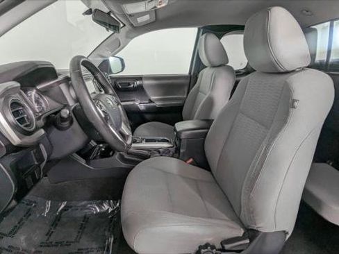 Used 2017 Toyota Tacoma SR5 RWD image 14
