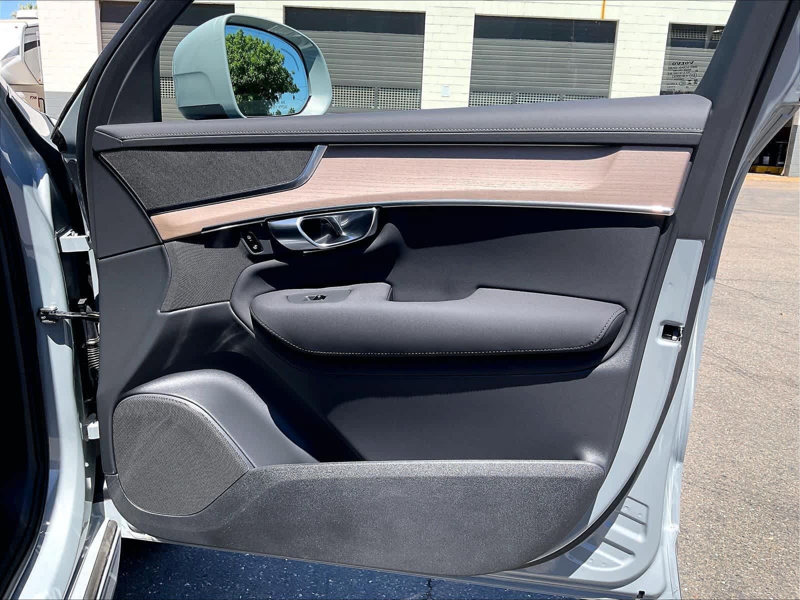 New 2026 Volvo XC90 T8 Plus w/ Protection Package AWD/4WD image 31