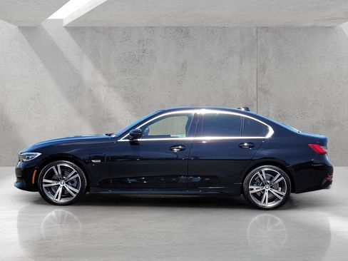 Used 2022 BMW 330e w/ Premium Package RWD image 7