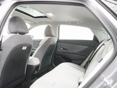 Used 2024 Hyundai Elantra Limited image 19