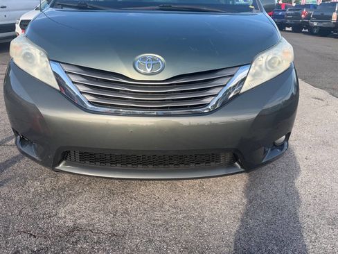 Used 2013 Toyota Sienna XLE FWD image 4