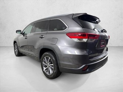 Used 2019 Toyota Highlander XLE FWD image 7