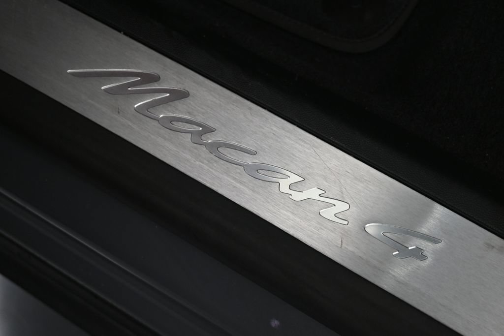 Certified 2025 Porsche Macan 4 Electric AWD/4WD image 38