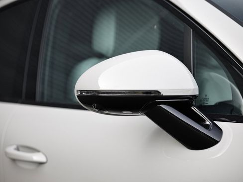 New 2026 Porsche Macan image 16