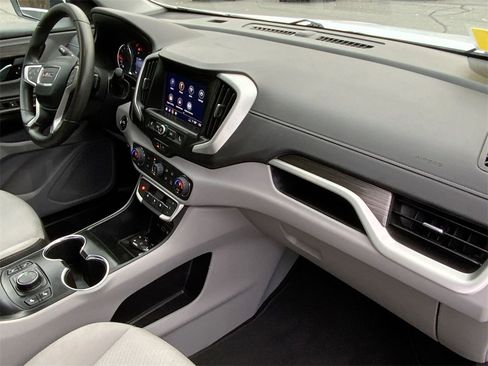 Used 2023 GMC Terrain SLE w/ Driver Convenience Package image 28