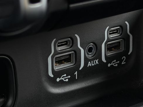 Used 2023 RAM 1500 Laramie AWD/4WD image 12