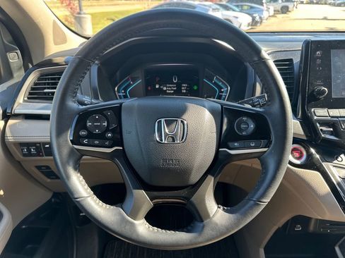 Used 2023 Honda Odyssey Touring image 16