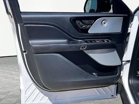 Used 2020 Lincoln Aviator Reserve w/ Equipment Group 201A AWD/4WD image 18