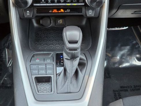 Used 2023 Toyota RAV4 LE AWD/4WD image 29