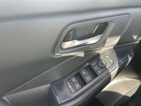 Used 2024 Nissan Rogue SV image 13