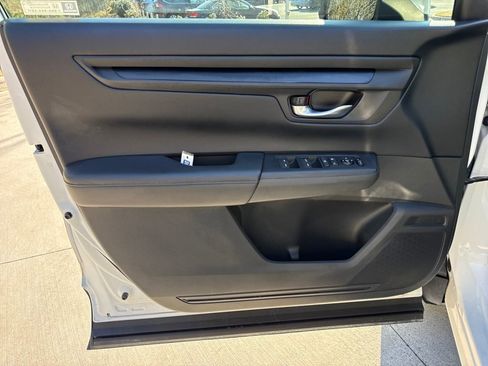 Used 2023 Honda CR-V LX image 14