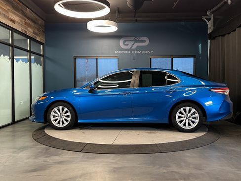 Used 2019 Toyota Camry LE image 6