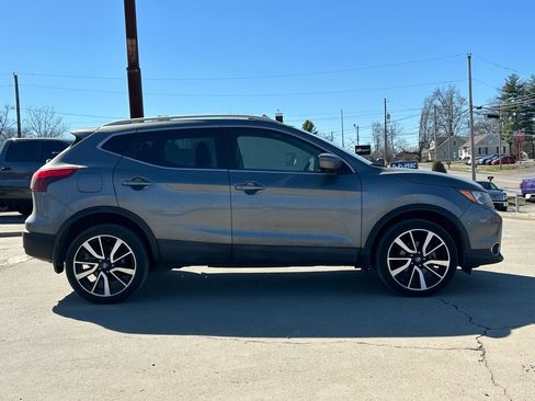 Used 2017 Nissan Rogue Sport SL w/ SL Premium Package image 6